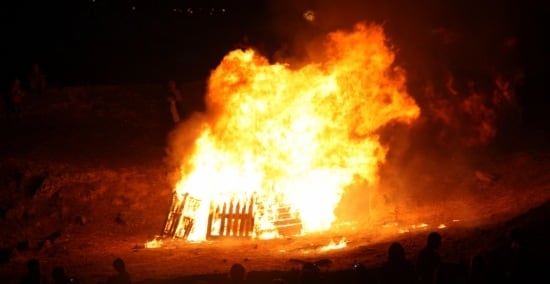 Imatge d&#039;una foguera de Sant Joan al turó de la Seu Vella de Lleida, l&#039;any 2012