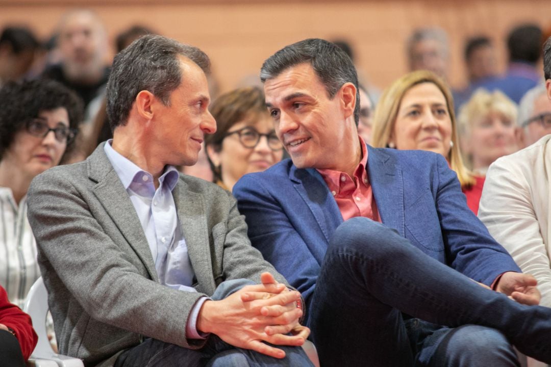 Pedro Duque junto a Pedro Sánchez durante un acto de campaña en Alicante