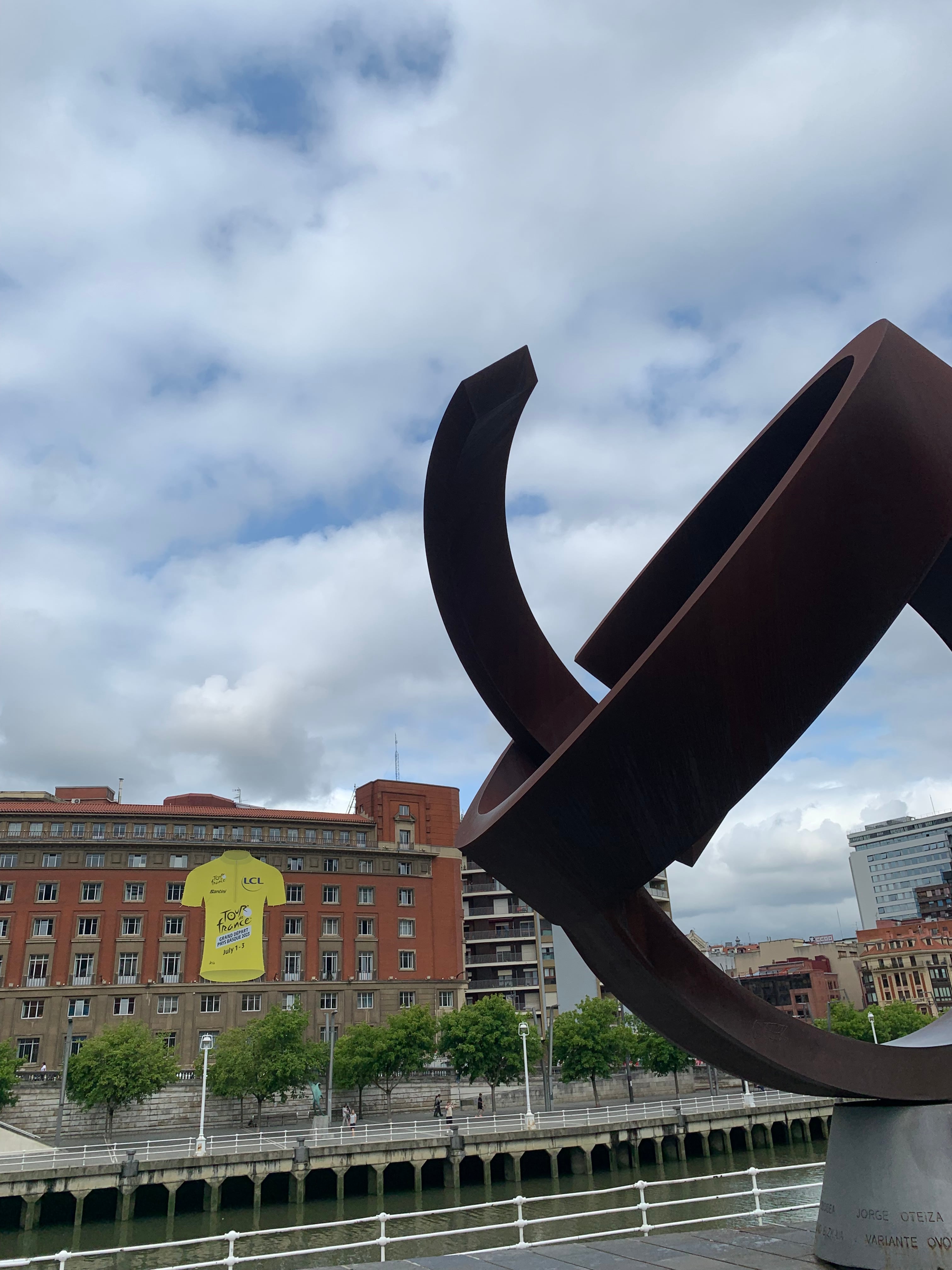 Escultura Variante Ovoide de Jorge Oteiza