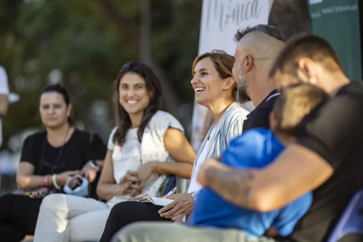 (ARCHIVO) Mónica García, portavoz de Más Madrid, junto a su equipo, en un acto en Móstoles