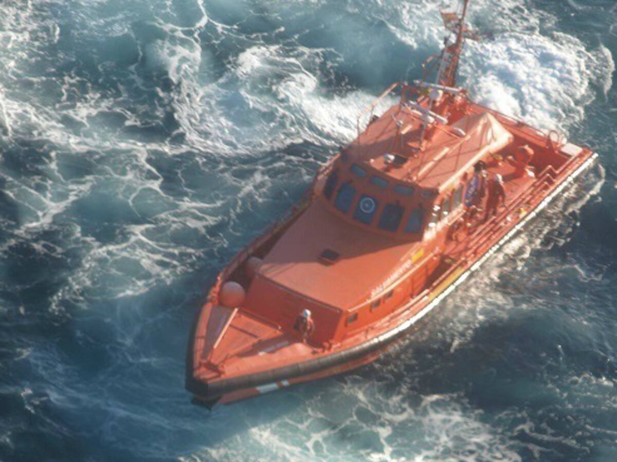 Localitzen un veler bolcat a 32 milles de la costa de Tarragona