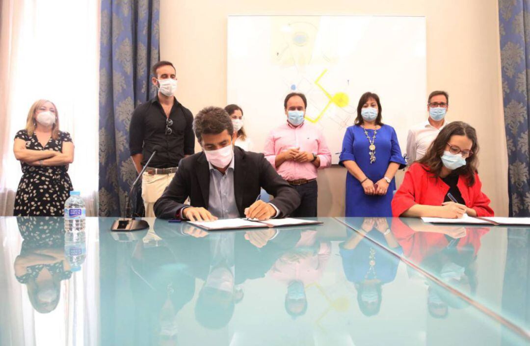 Mazón y Oltra en el Palacio Provincial