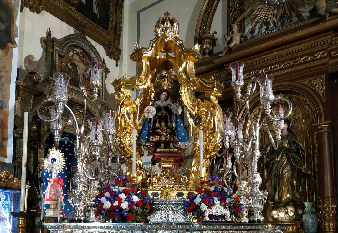 El Niño Jesús de Praga ha presidido en su paso procesional el triduo en su honor