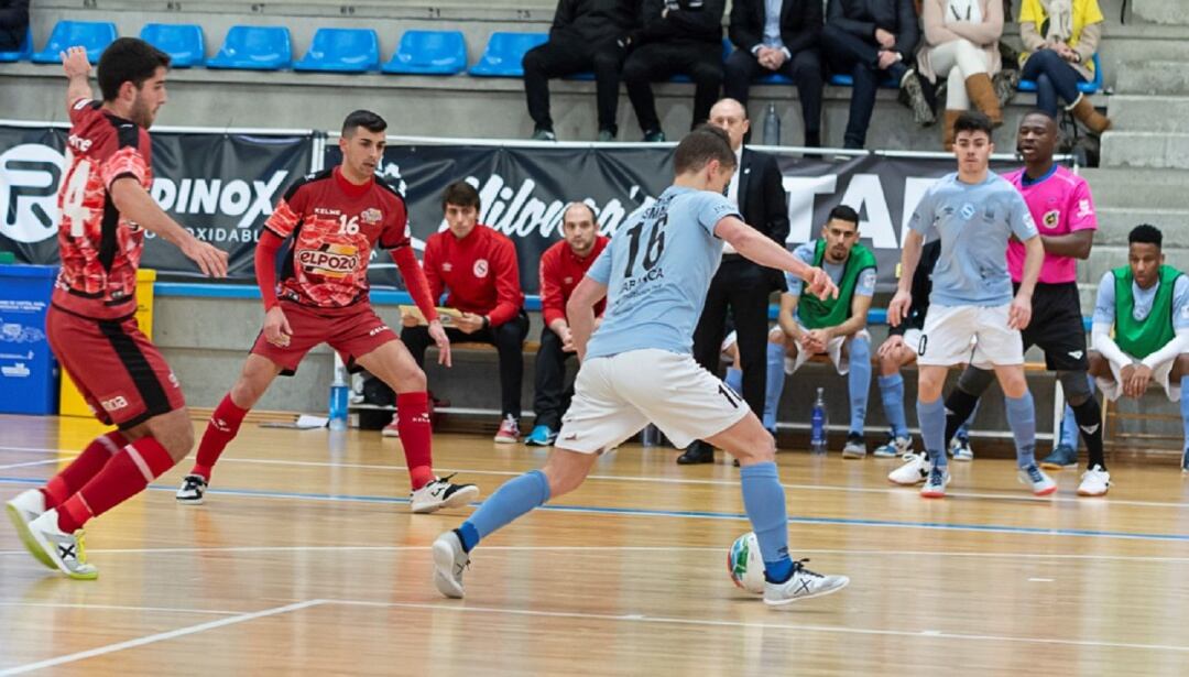 Iamgen del partido de la primera vuelta entre el Santiago y ElPôzo