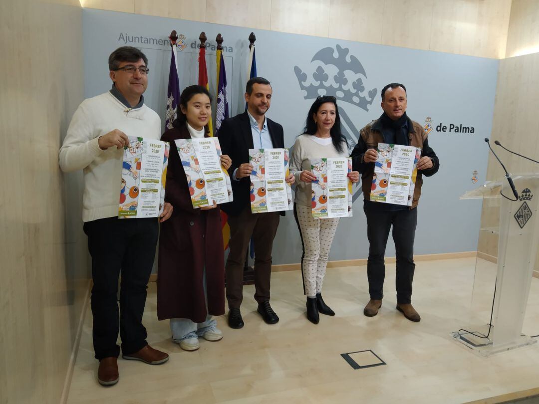 El regidor de Educación y Política Lingüística, Llorenç Carrió, en la presentación de los cursos