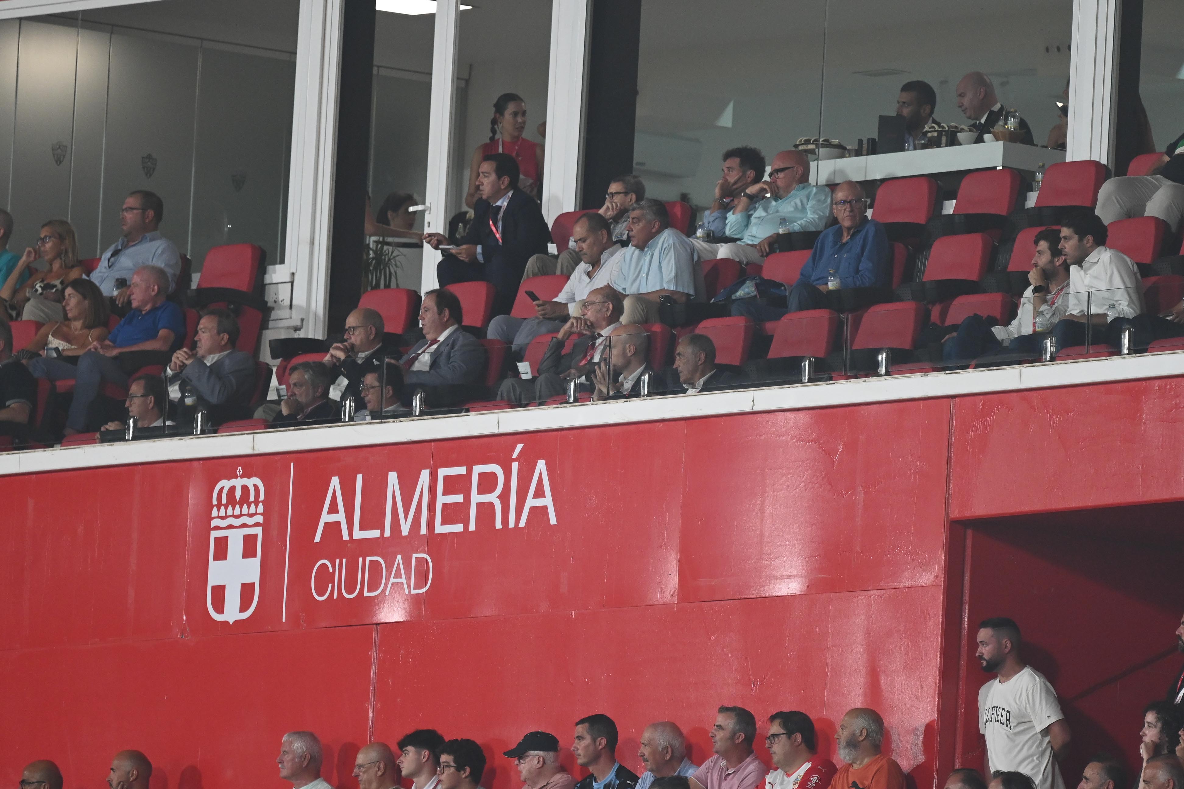 Los hombres del presidente se han puesto manos a la obra para intentar cambiar el día del Almería-Córdoba.