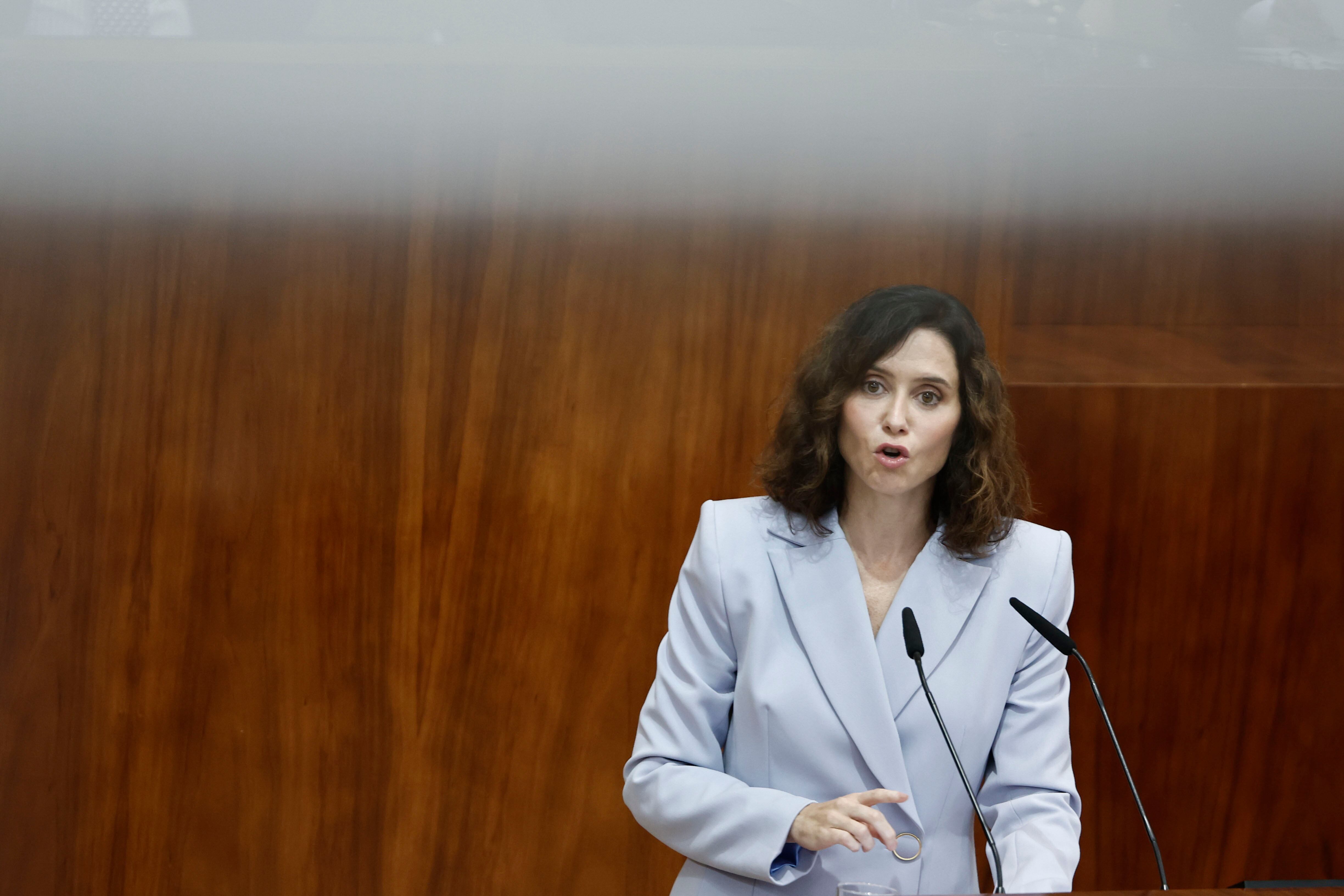 La presidenta de la Comunidad de Madrid, Isabel Díaz Ayuso, interviene en el pleno de la Asamblea de Madrid que acoge la primera sesión del Debate del Estado de la Región, este jueves. EFE/ Sergio Perez