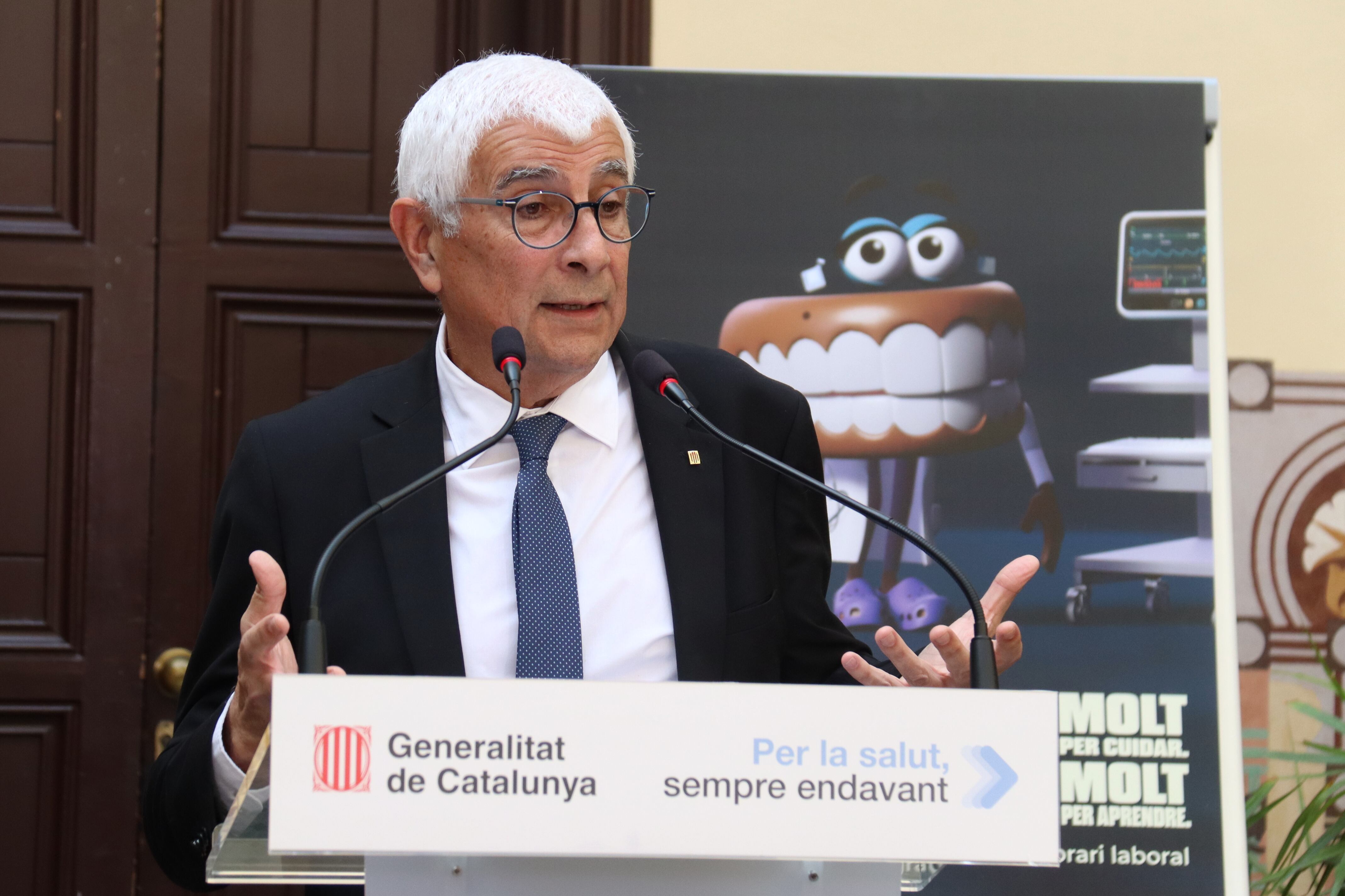 El conseller de Salut, Manel Balcells, en una roda de premsa per presentar les formacions de català per als professionals sanitaris.
Autor: Aina Martí