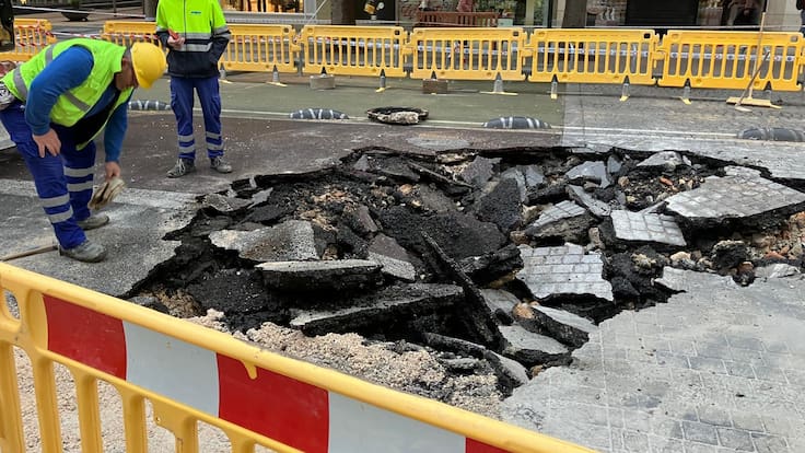 Una avería en la red de abastecimiento de agua corta la Gran Vía de Murcia