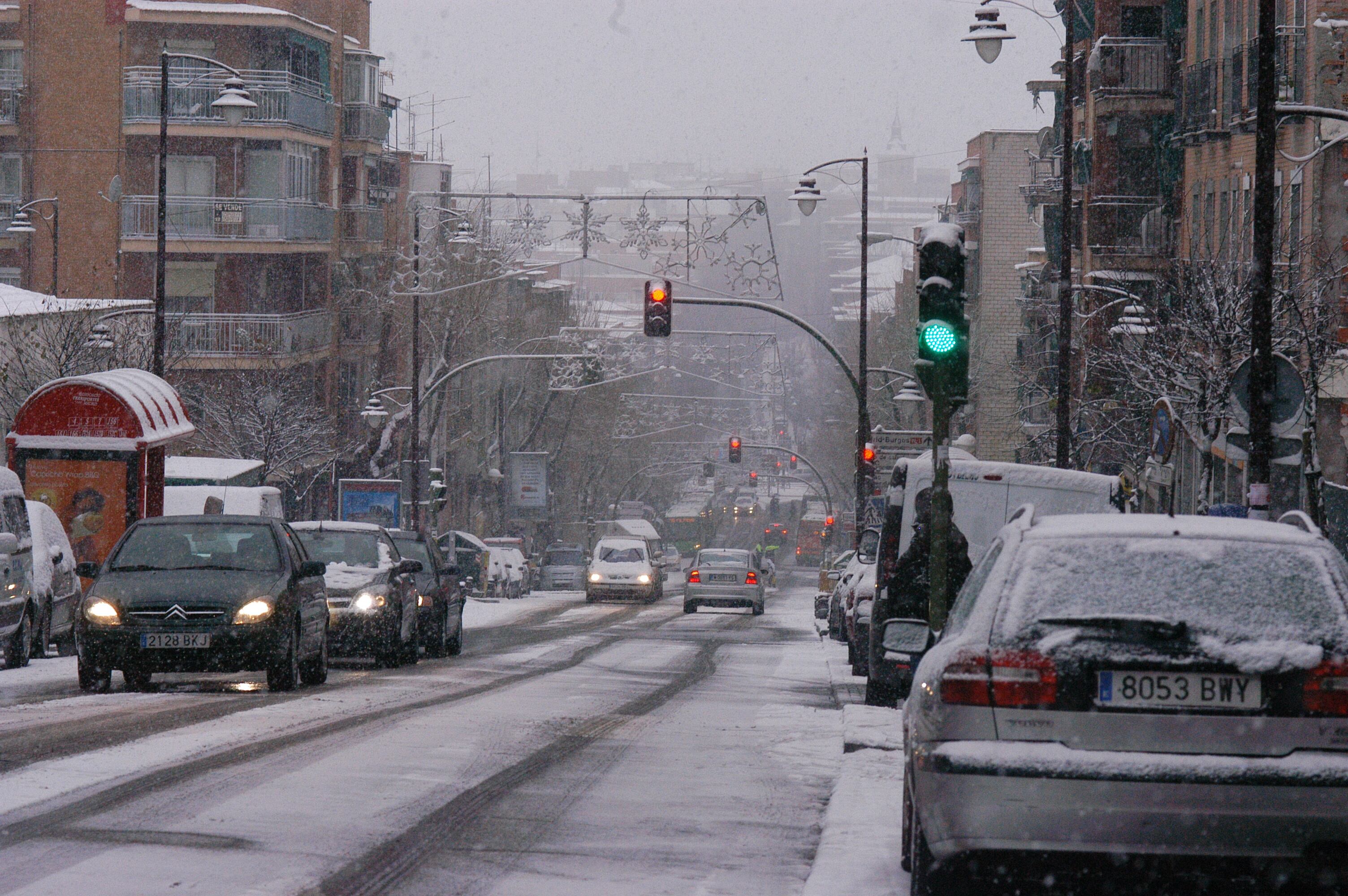 Calle Real de San Sebastián de los Reyes tras una precipitación en forma de nieve