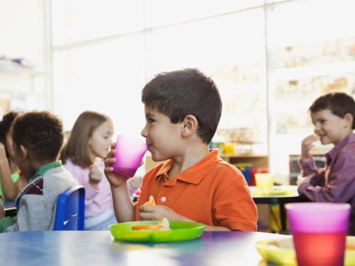 El Ayuntamiento asumirá de forma provisional la alimentación de 575 menores del Polígono Sur