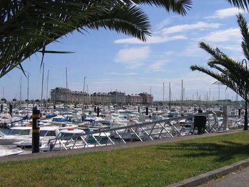 Puerto deportivo Marina del Cantábrico.