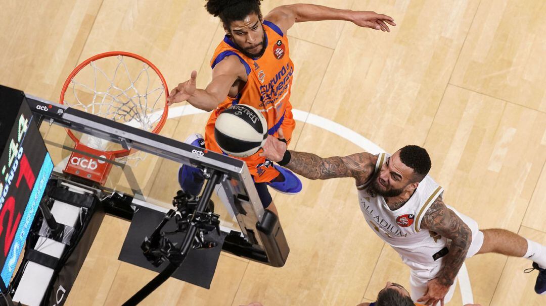 Imagen del partido entre Valencia Basket y Real Madrid