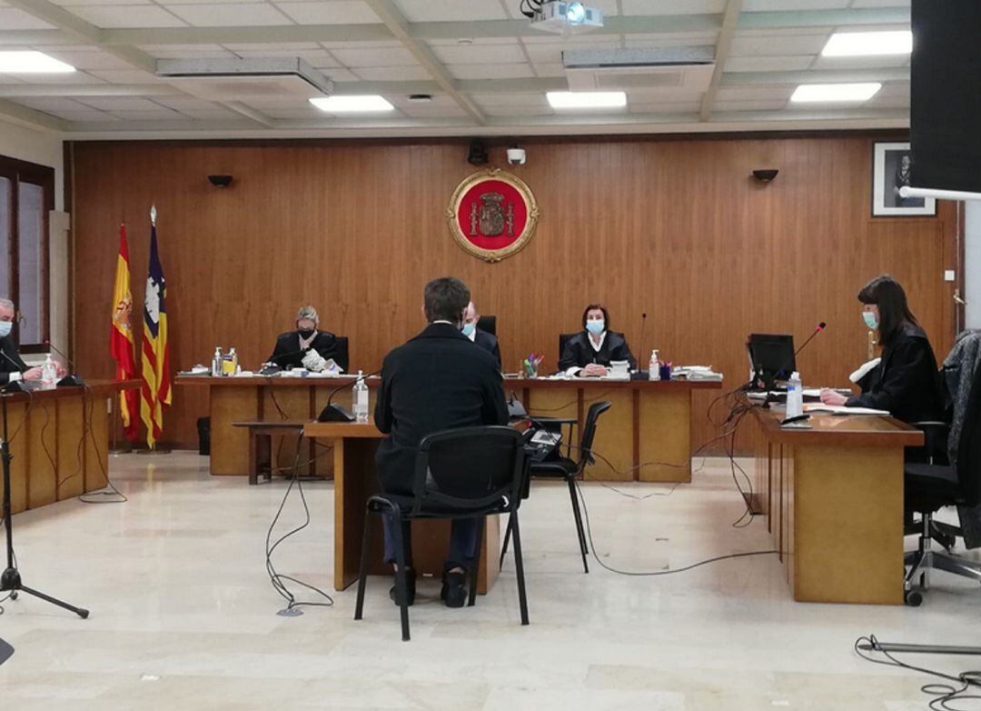 Un momento durante le juicio