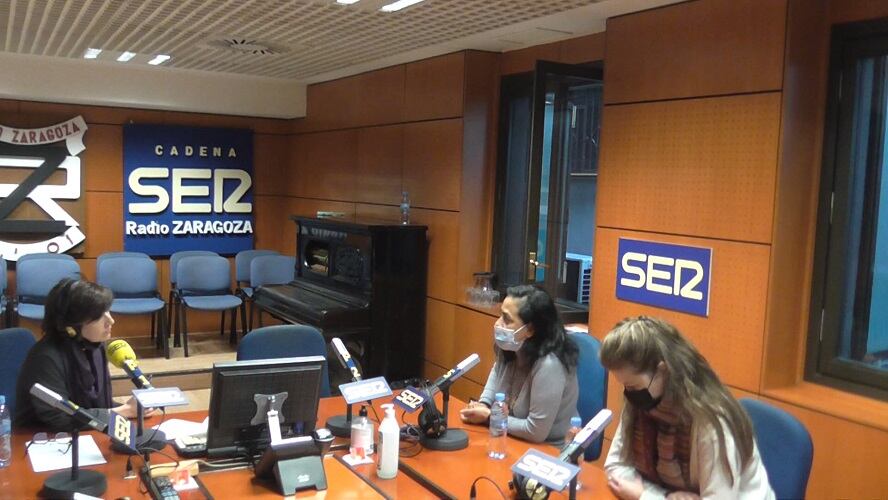 Hoy, Día Internacional de la Mujer, por La Rebotica, por Radio Zaragoza han pasado dos mujeres refugiadas: Irina, de Ucrania, y Hulda, de Honduras