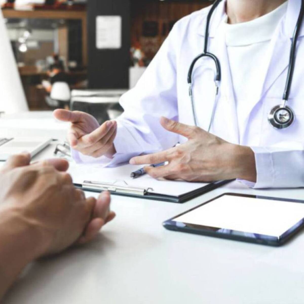 El Colegio de Médicos de Castellón ve precipitado recuperar la presencialidad en los centros de salud