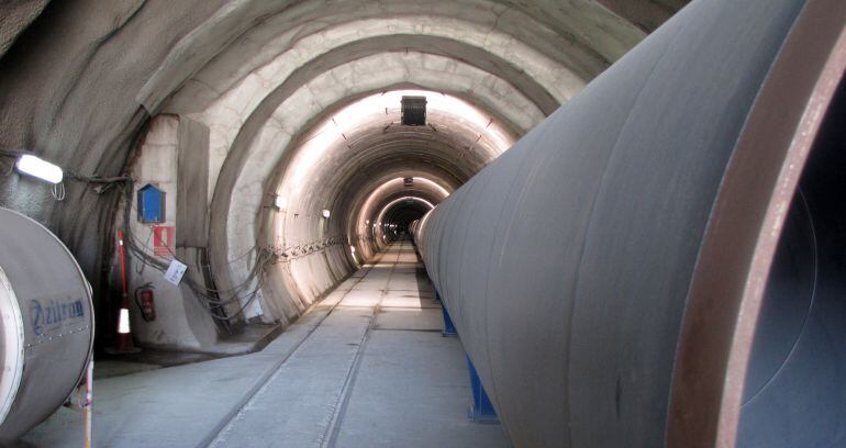 La conexión de las redes del Ter y del Llobregat en Collserola, al lado de Barcelona