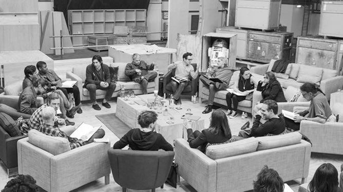 El reparto de la nueva entrega de &#039;Star Wars&#039;, durante la lectura del guión de &#039;Episodio VII&#039;