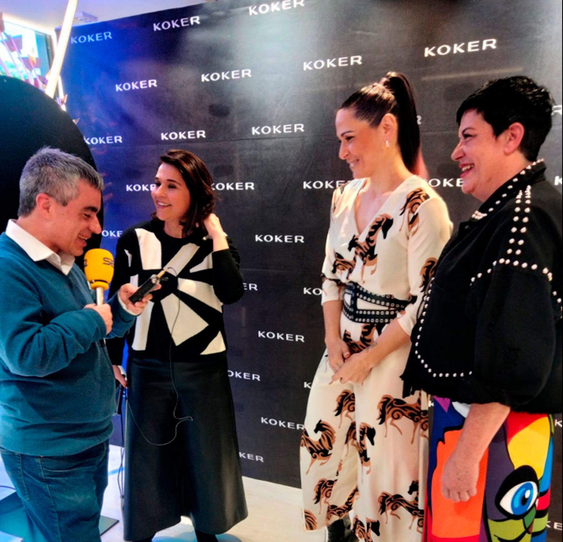 Radio Alcoy durante la entrevista con Rosa López, madrina de la tienda 'Koker', junto a dos de sus responsables, Priscila y Rosa