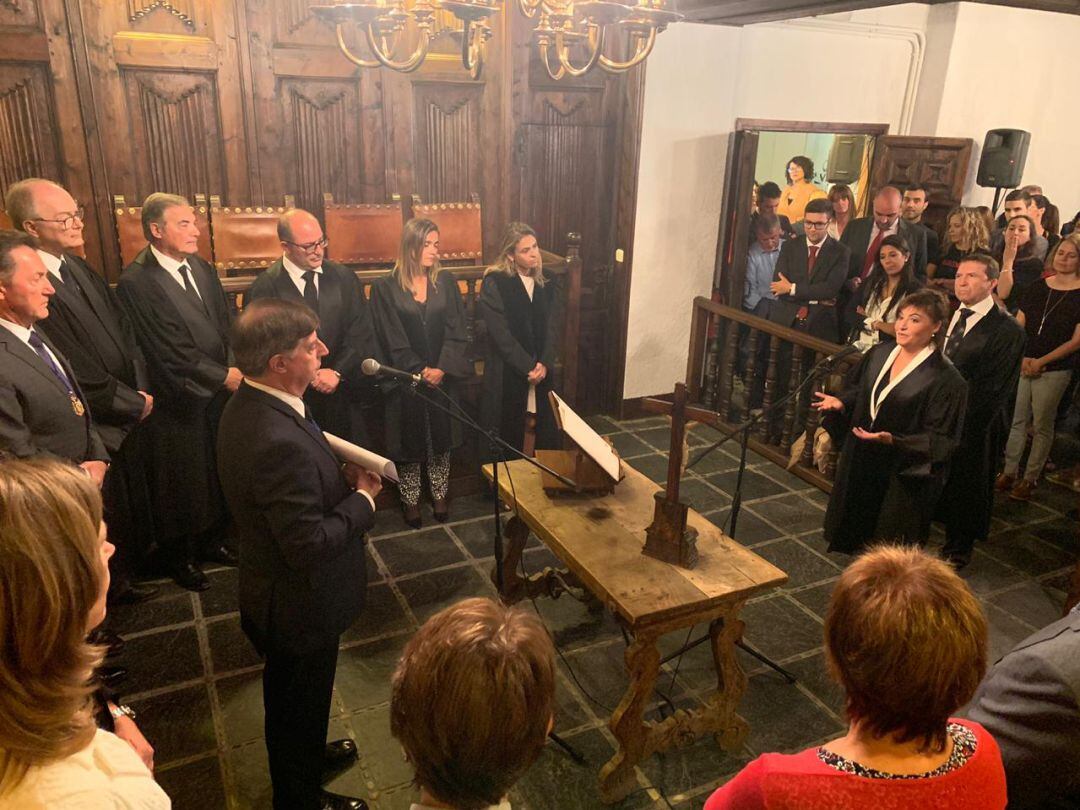 Jurament com a batlles de Maria Àngels Moreno i Manel Santolària a la sala de Justícia de Casa de la Vall.
