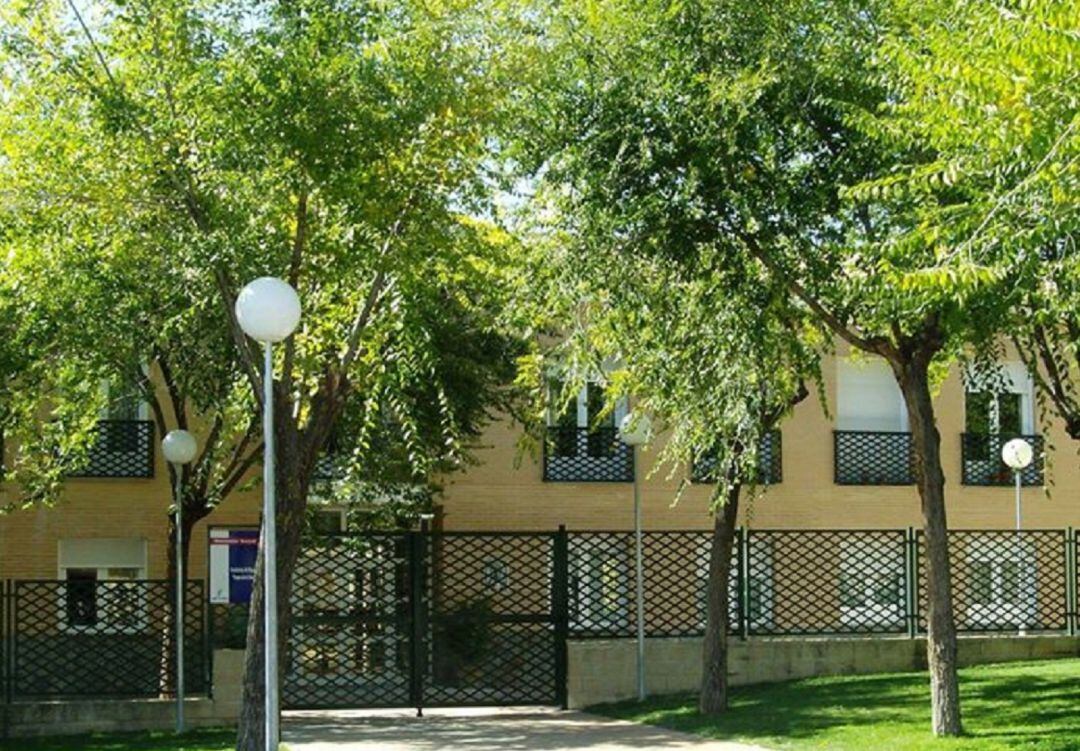 Fachada de la residencia geriátrica donde ejercía el medico fallecido