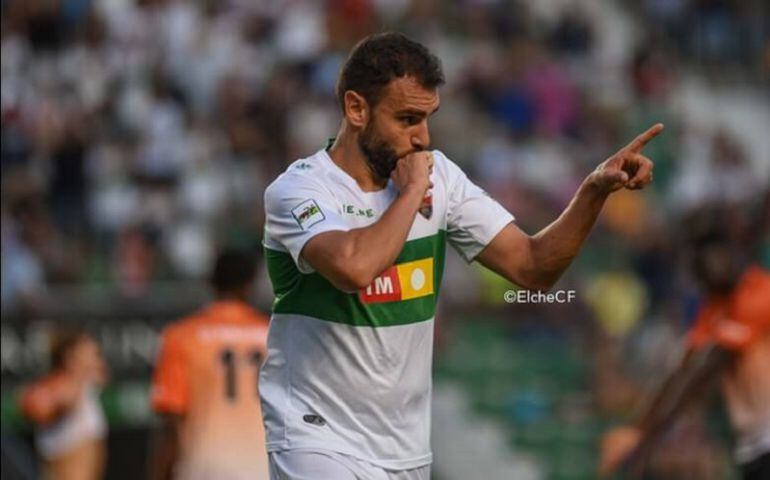 Gonzalo Verdú celebra uno de sus goles con el Elche esta temporada