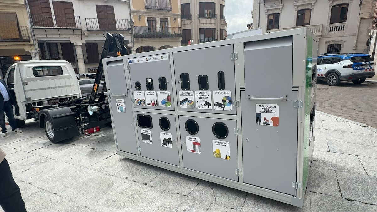 Cuéllar recibe un Punto Limpio Móvil para recoger 22 tipos de residuos distintos a pie de calle