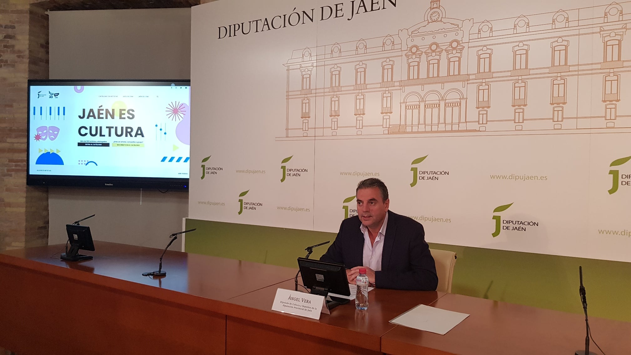 El diputado de Cultura, Ángel Vera, en la presentación de la actualización del Catálogo de Artistas de la Provincia