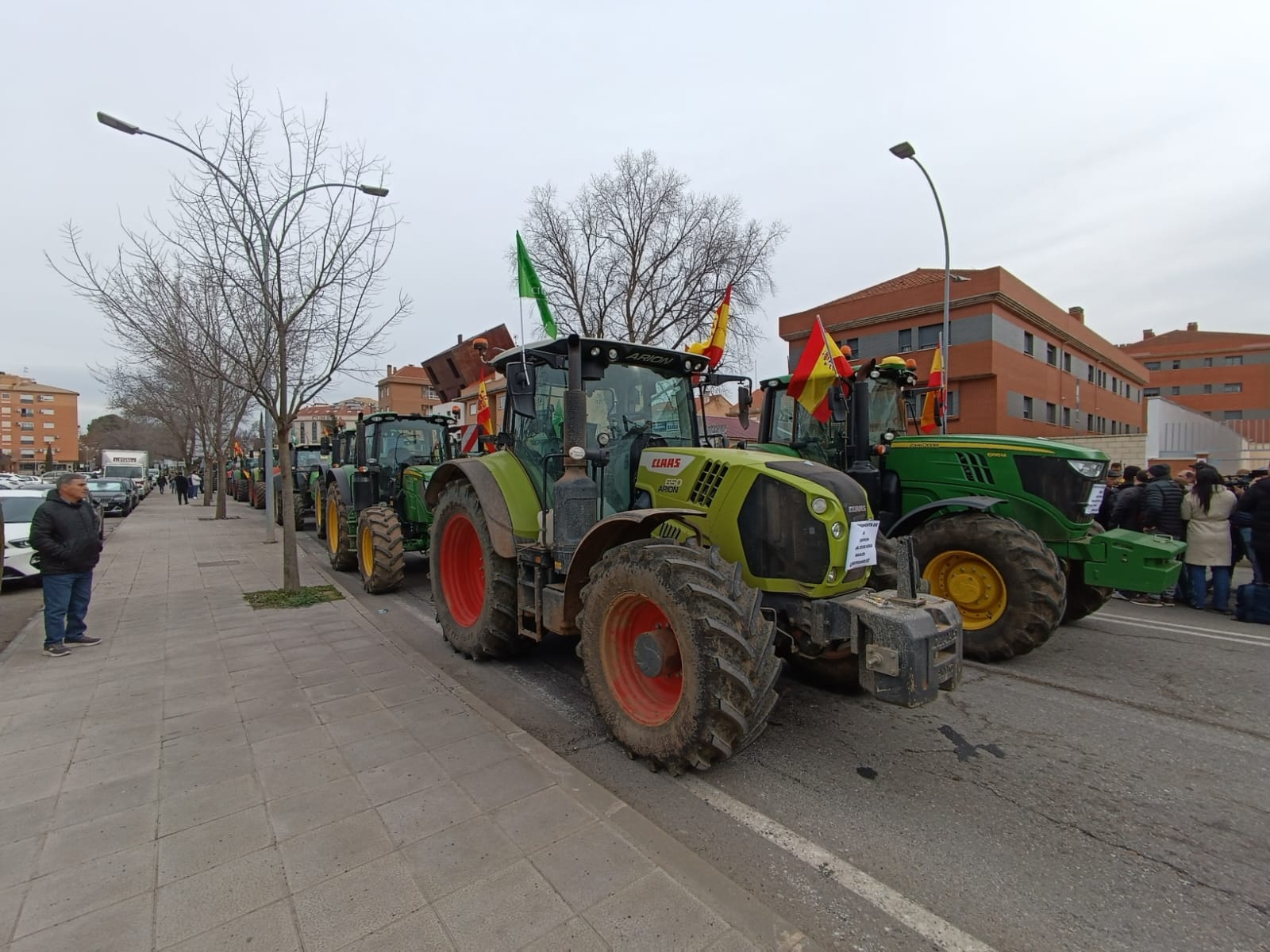 En torno a 130 tractores han participado en la manifestación de Ciudad Real