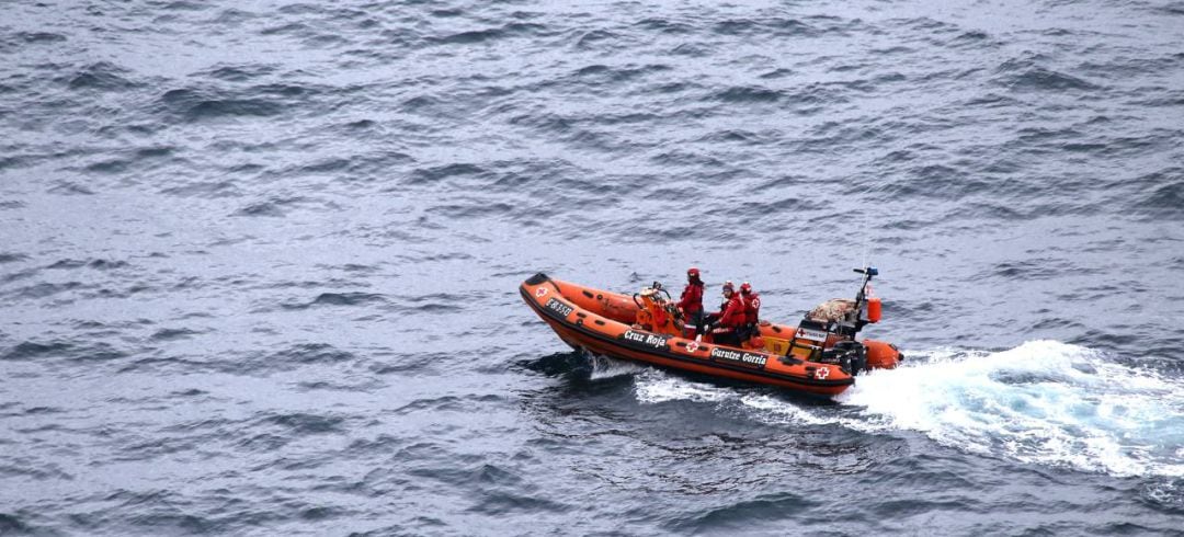 Equipos de rescate en aguas de Getxo