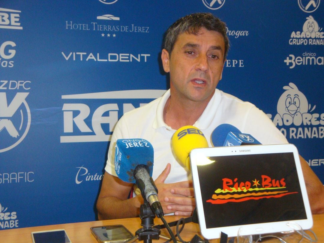 Pepe Masegosa durante la rueda de prensa del viernes en Chapín