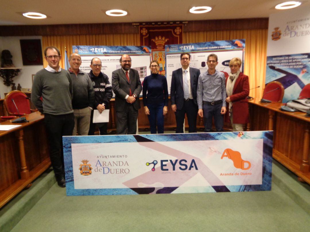 El equipo de gobierno presentó en el salón de plenos estas mejoras, acompañado de los responsables de las empresas que las han implantado