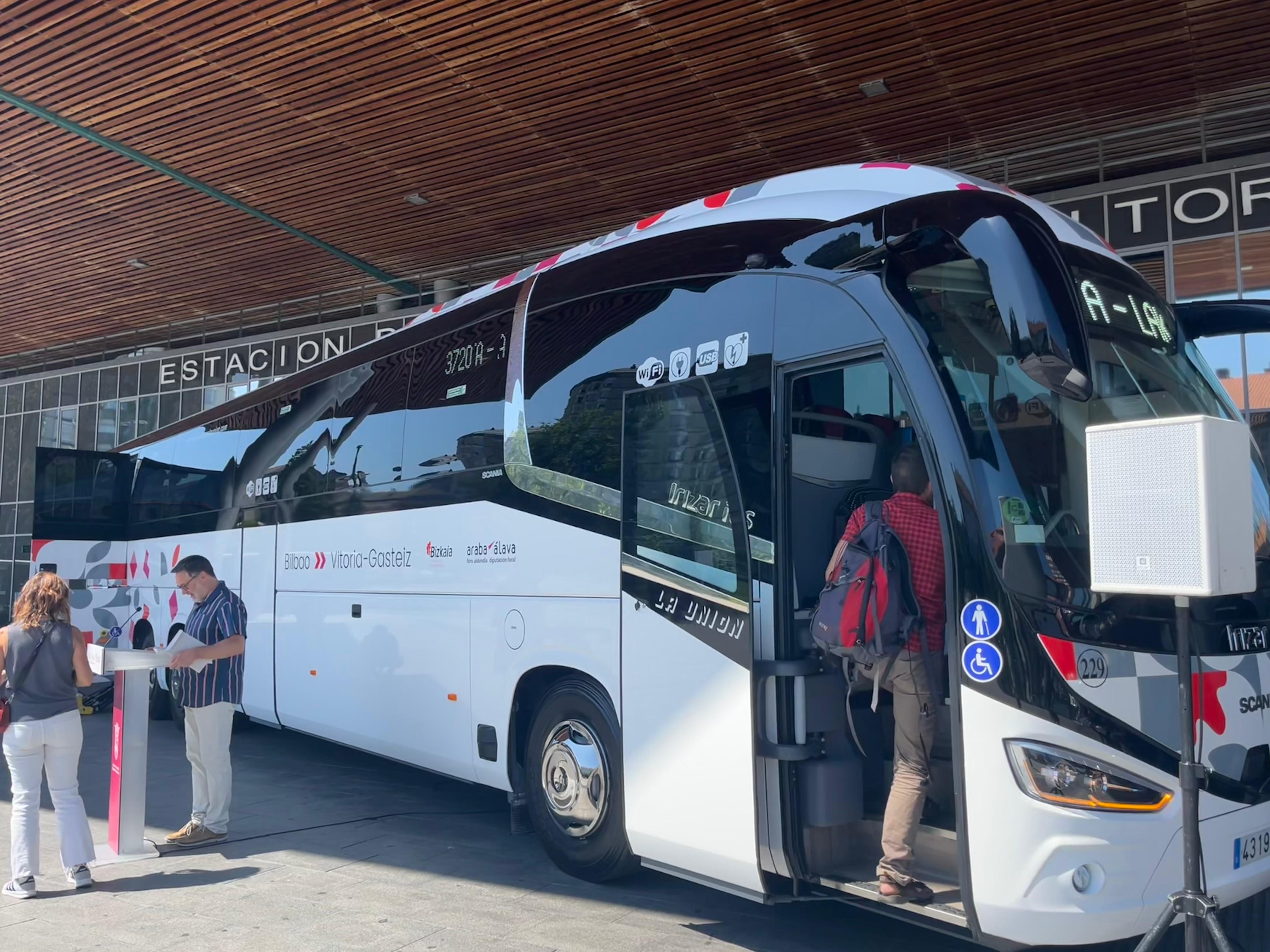 Nuevos autobuses de La Unión que se han incorporado a la línea regular