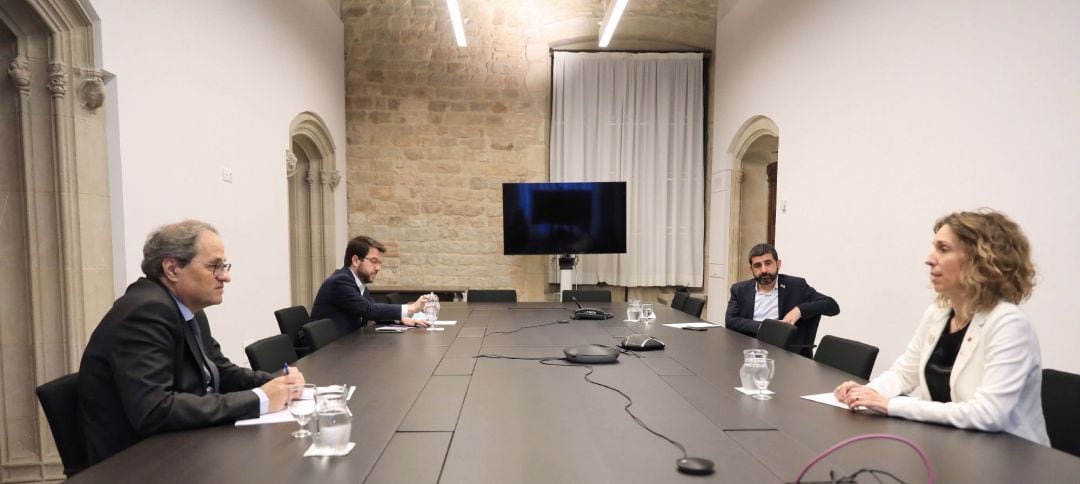 Quim Torra durante la reunión de urgencia con los tres consellers del área económica del Govern