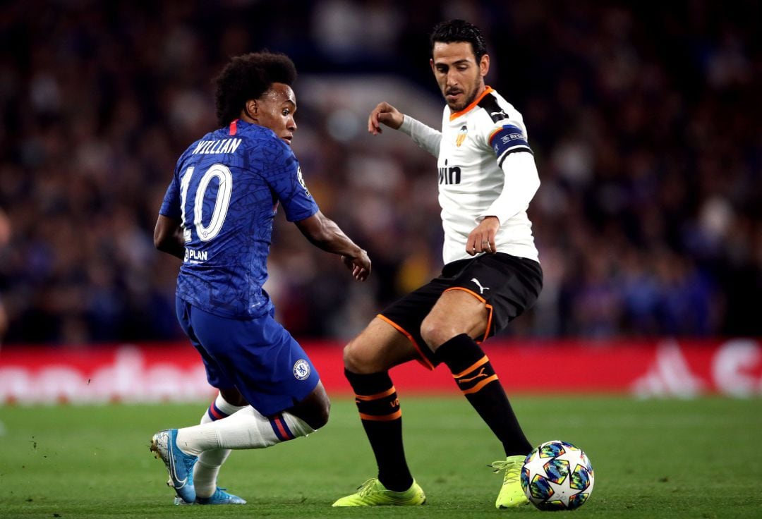 UEFA Champions League - Chelsea vs Valencia 
 17 September 2019, England, London: Chelsea&#039;&#039;s Willian (L) and Valencia&#039;&#039;s Dani Parejo battle for the ball during the UEFA Champions League Group H soccer match between Chelsea and Valencia at Stamford Bridge. Photo: Nick PottsPA Wiredpa
 
 
 17092019 ONLY FOR USE IN SPAIN