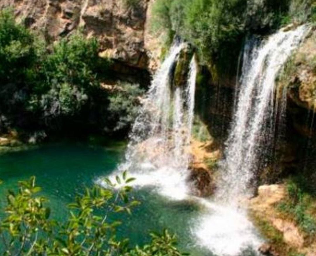 Unas de las cascadas naturales del Cabriel a su paso por la región