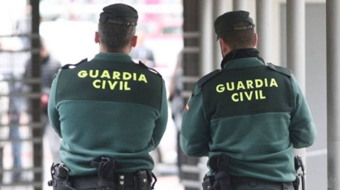 Imagen de archivo de dos agentes de la Guardia Civil