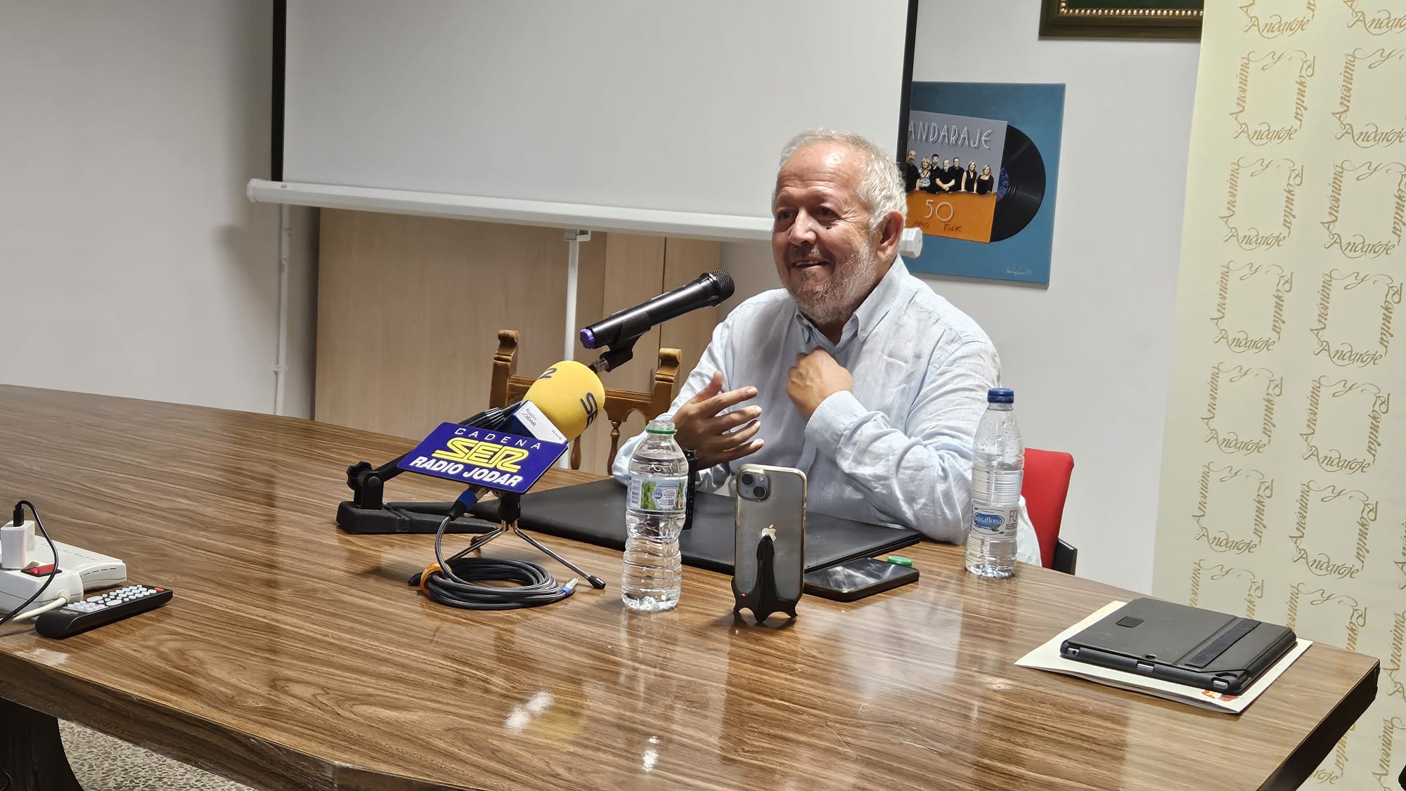 Juan José Téllez imparte su ponencia &#039;Versos en el aire&#039;
