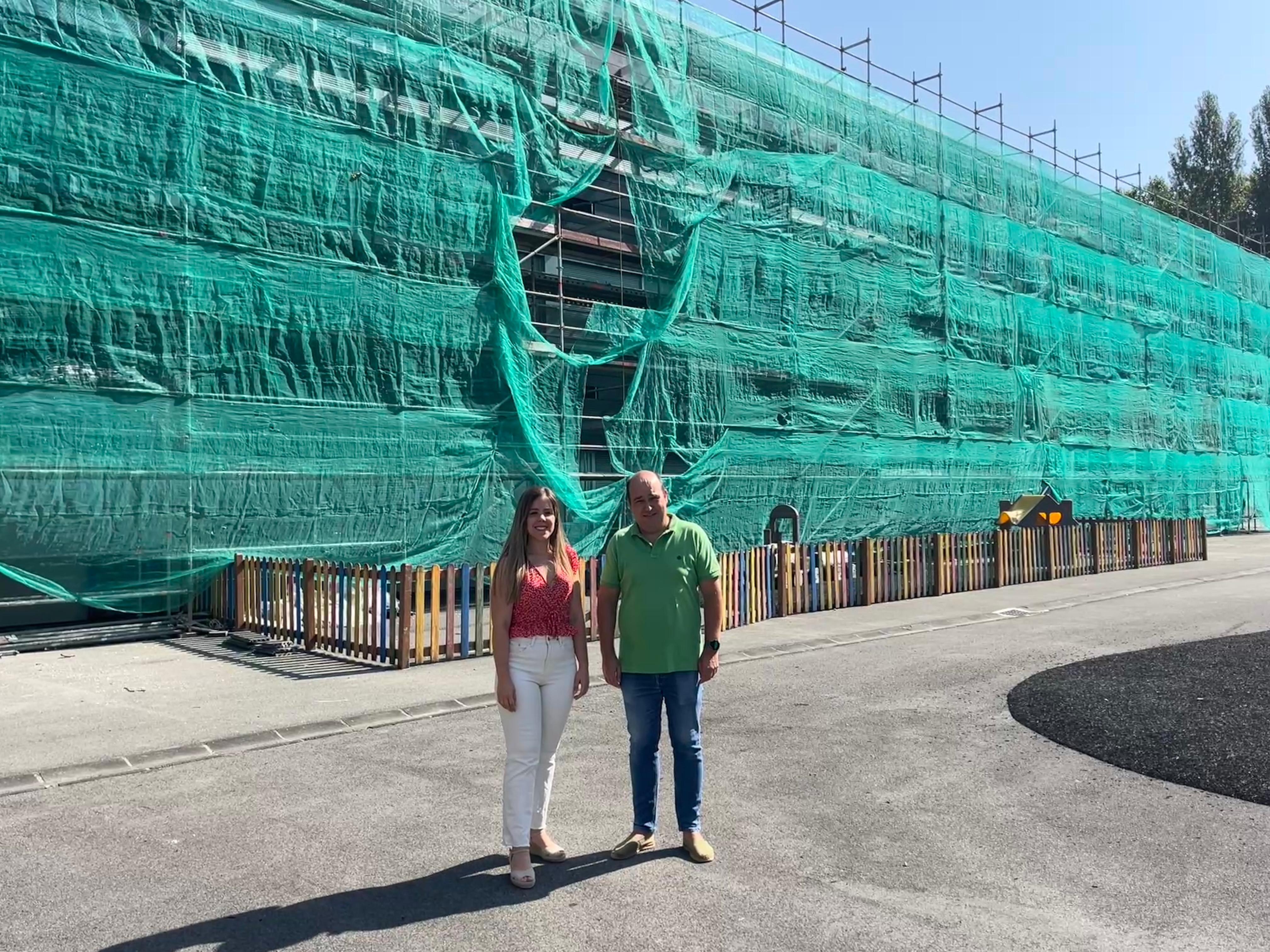 La delegada de Juventud Sandra Caballero junto al delegado de Obras Gorka Alvarez.