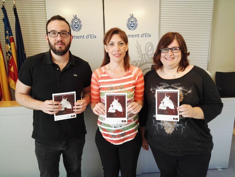 El director del Maratón, la concejala y la presidenta de AIVIG