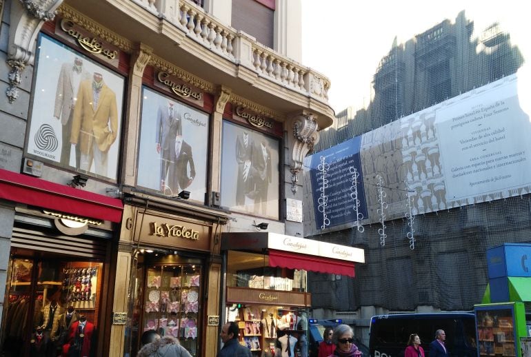 La Plaza de Canalejas, desde sus comercios emblemáticos