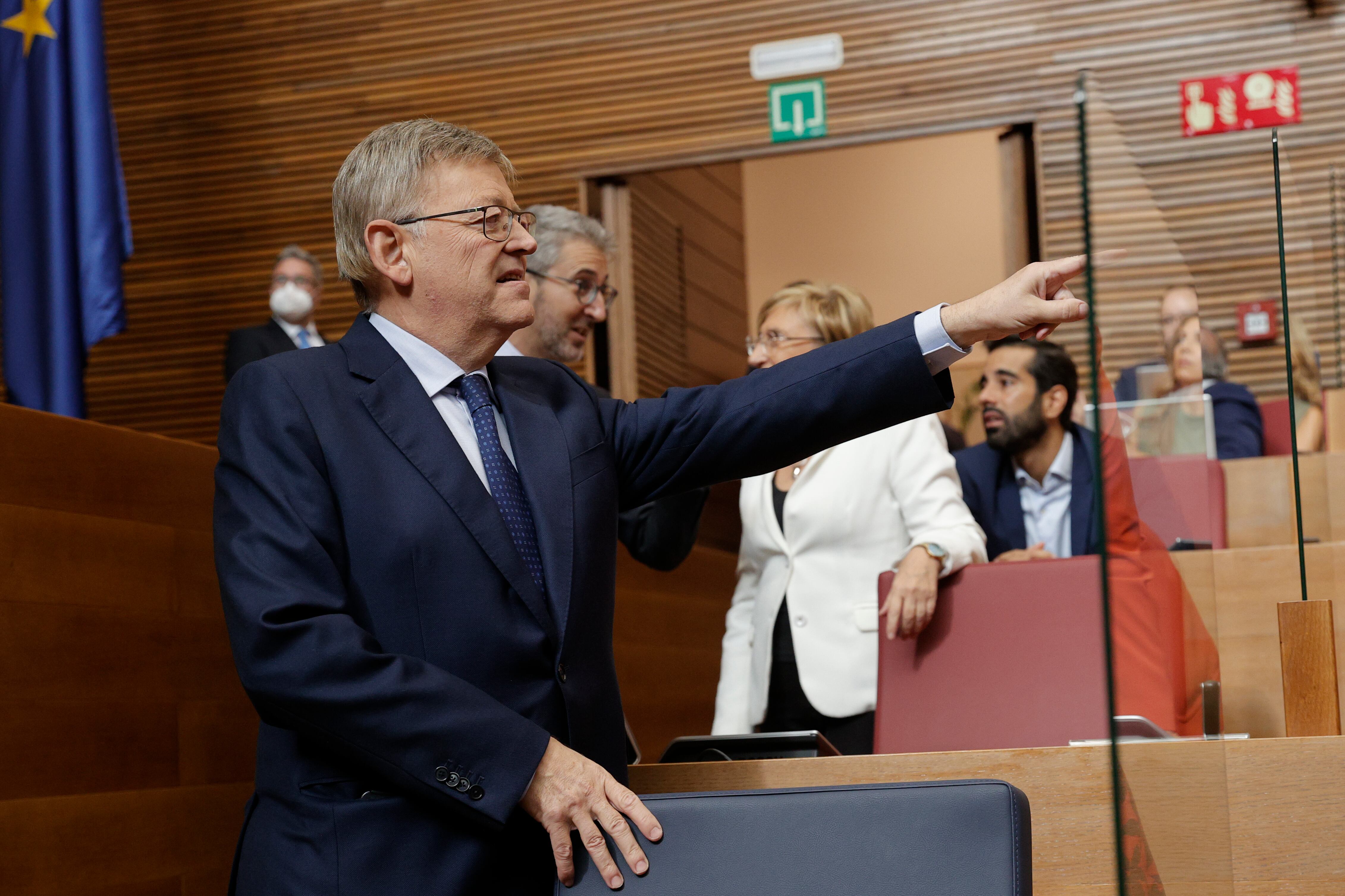 El president de la Generalitat, Ximo Puig, a su llegada al último debate de política general de esta legislatura en Les Corts Valencianes. EFE/Manuel Bruque