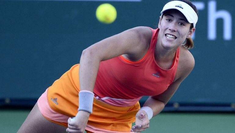 Muguruza saca en su partido en Indian Wells