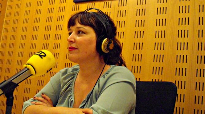 La diputada de movilidad y portavoz foral Larraitz Ugarte en los estudios de Radio San Sebastián
