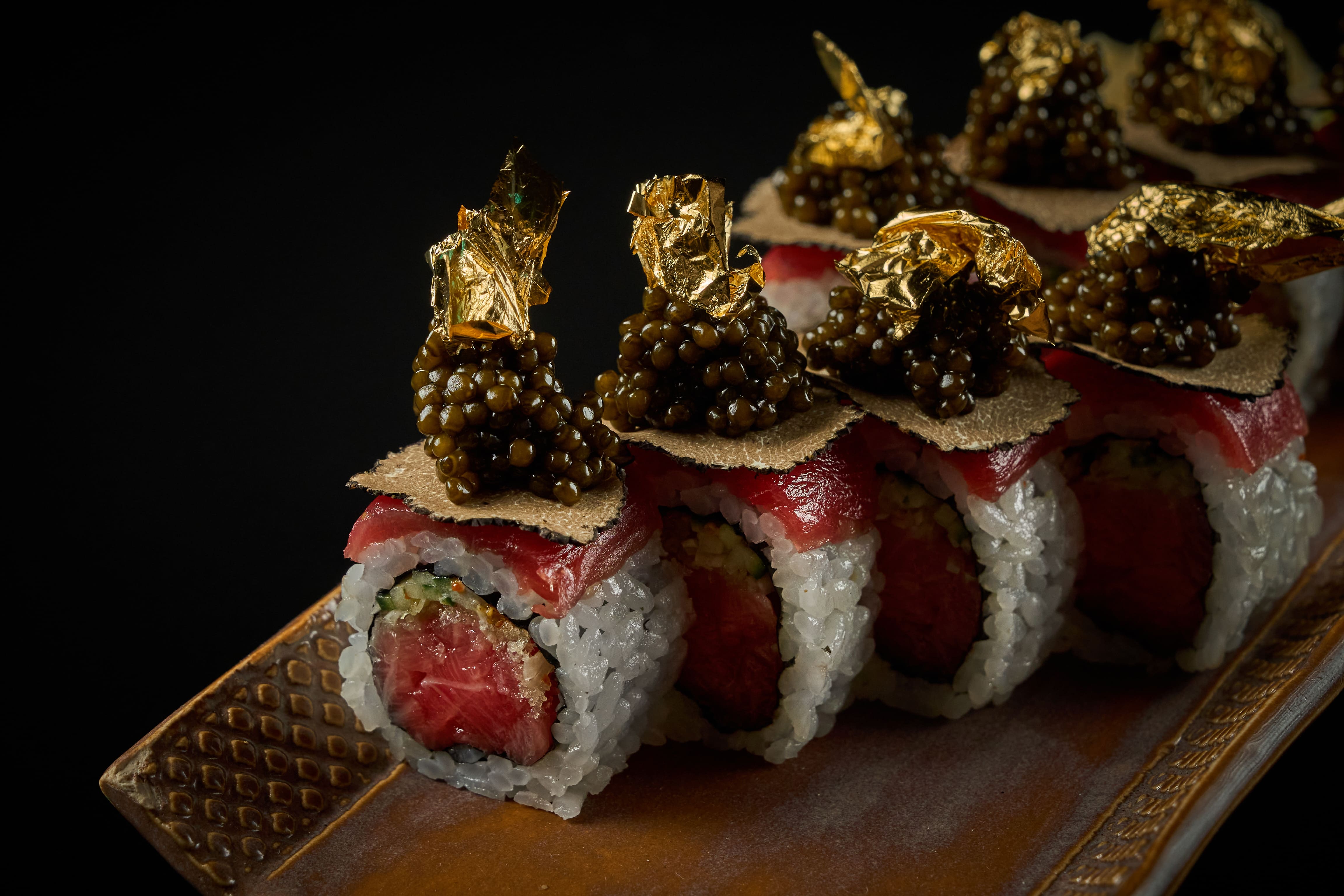 KŌ by 99 Sushi Bar cuenta con deliciosas piezas de sushi