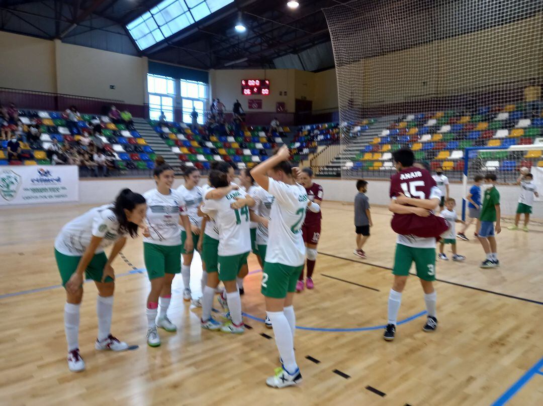 Las jugadoras del Joventut celebran su pase a la final por el ascenso