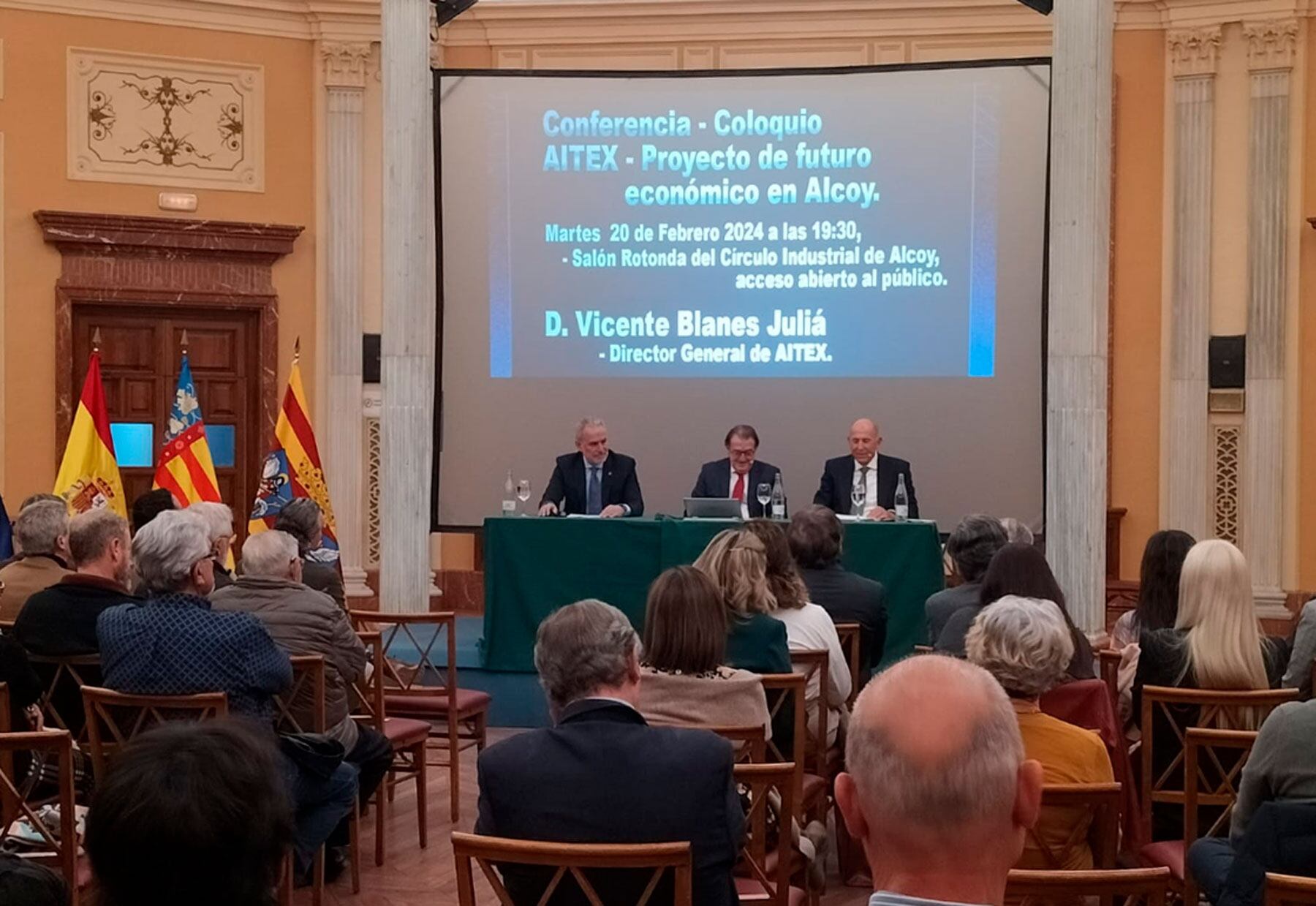 La charla ha tenido lugar en el Salón Rotonda del Círculo Industrial