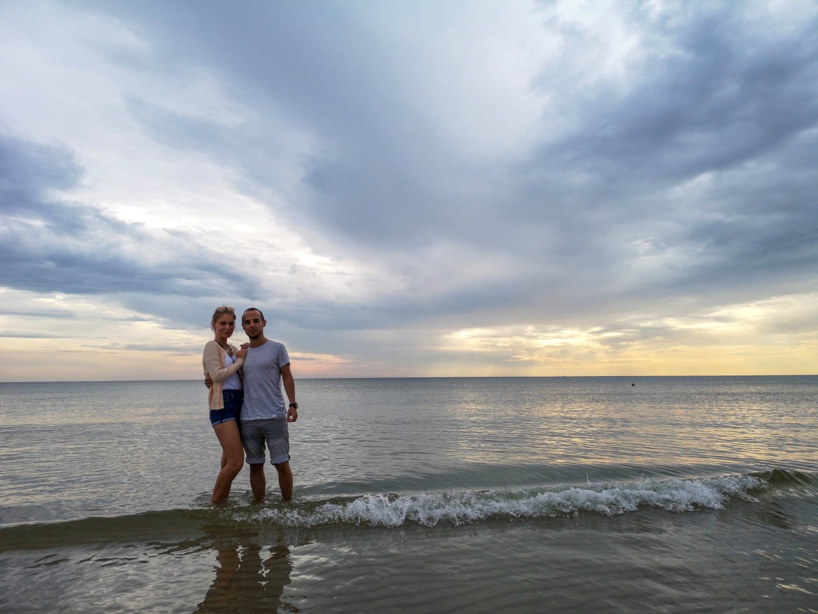 Con su novia Ieva en el Mar Báltico