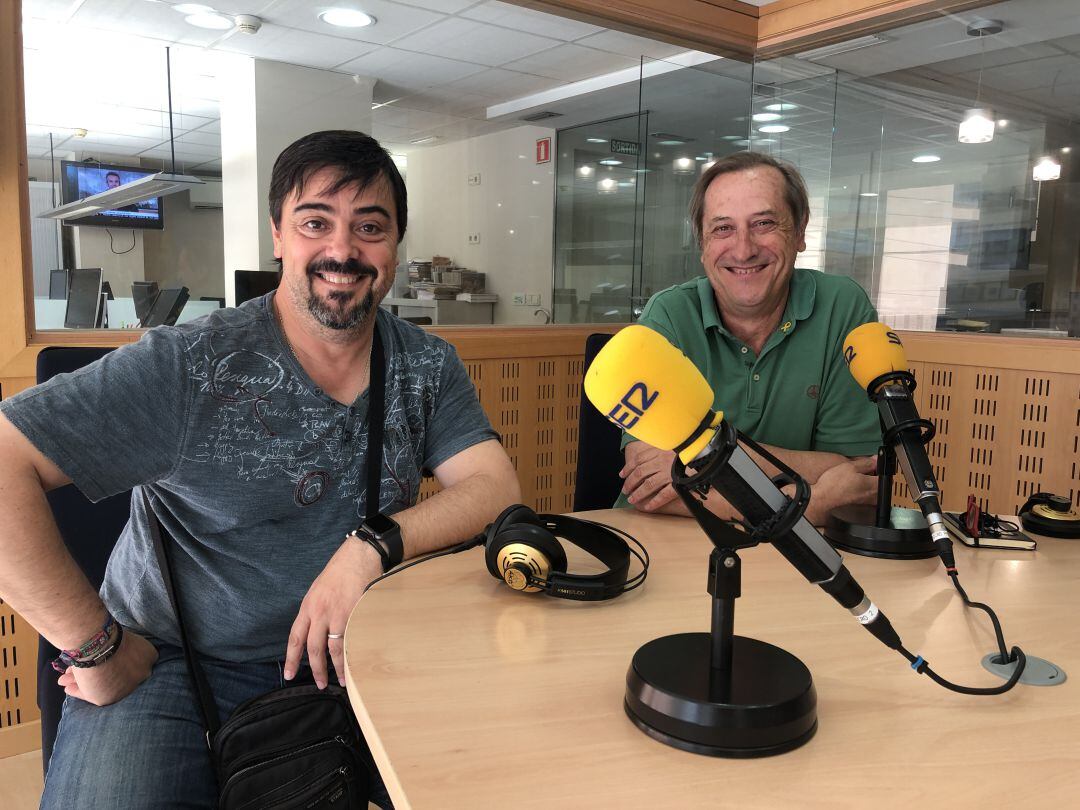 Alfons Petit i Narcís Genís a l'estudi 1 de Ràdio Girona