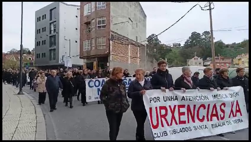 Miles de vecinas y vecinos de Moaña han recorrido este domingo las calles del concello para reclamar la vuelta del PAC